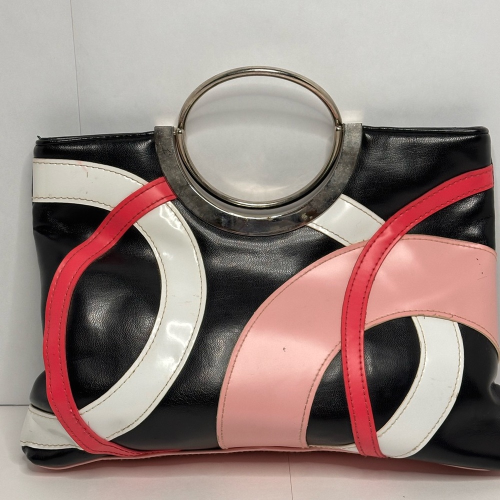 Also metal handle/clasp bag
